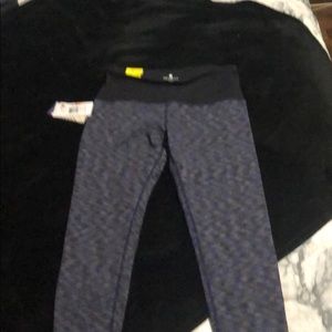 brand new yoga leggings size small never worn
